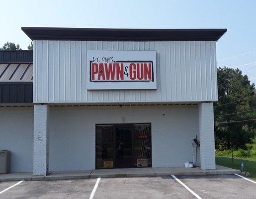 Lt Dan's Gun and Pawn