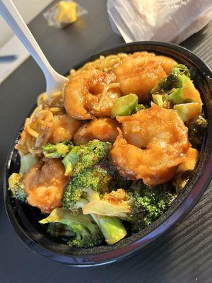 You HAVE to get this broccoli lunch special with shrimp and Lo mein. It was DELICIOUS! Just look at it!