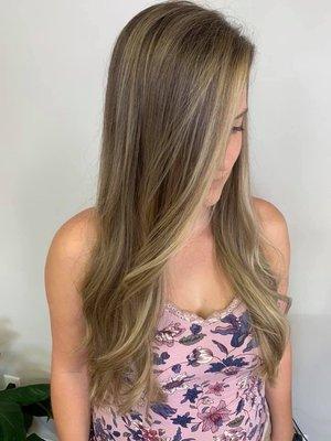 Balayage hair from the front.