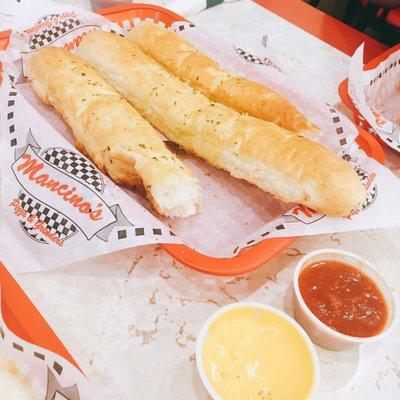 Half order of breadsticks (free with dine in)