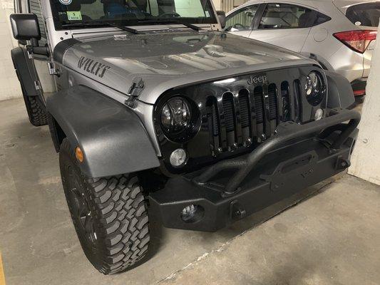 2018 wrangler new Smittybilt bumper and lights.