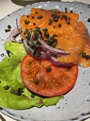 Smoked salmon with bagel and cream cheese