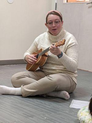 Ms Nicole playing ukulele during Rock It Baby class