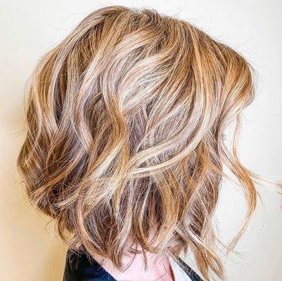 Short warm Blonde Balayage hair color PPD and ammonia free. Short wavy blow out