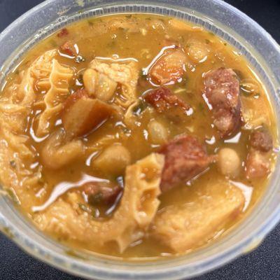 dobradinha com feijão branco (tripe with white beans)