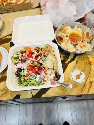 Garden salad and garlic knots