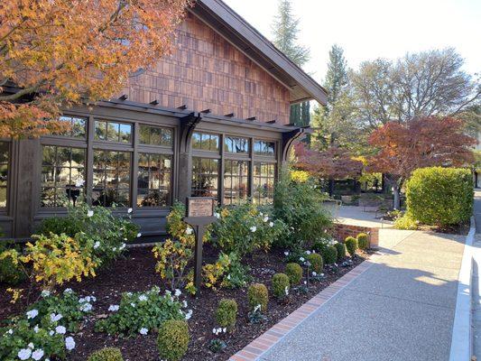 Saratoga Foothill Club exterior