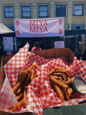 beef tallow fries w/ garlic sauce