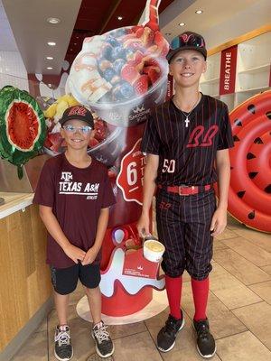 Our baseball players having a quick smoothie before games!