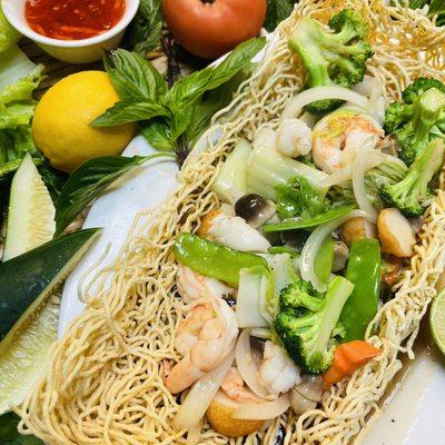 Pan Fried Crispy Noodle with Seafood