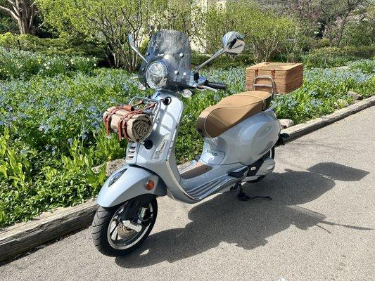 Vespa Primavera Picnic