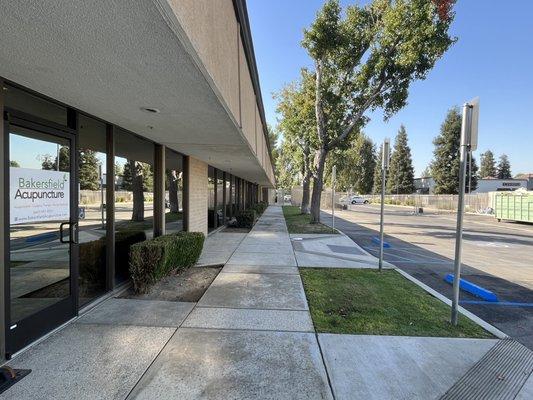 Bakersfield Acupuncture Clinic - Stockdale Hwy view