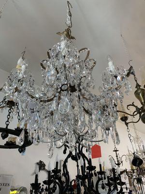 Beautiful chandelier that's well priced.