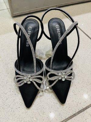 Comfy heels - unbelievable quality FIND (Craftsmanship looks like $1100 MACH & MACH double bow satin heels)