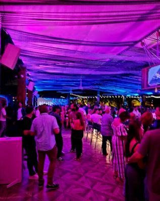 Open air nightclubs on the waterfront