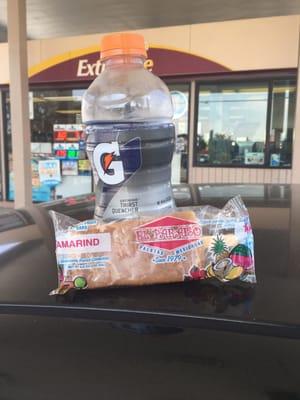 Paleta de Tamarindo and Gatorade for the Road .