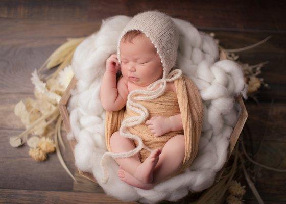 A newborn baby photo session with Sarah Bracci Photographics. Posed newborn babies are best within the first 5 weeks for studio posing.