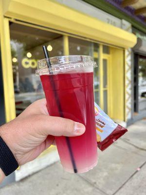 Hibiscus lemonade iced tea to die for!!