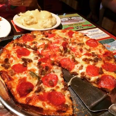 Pizza with pepperoni, sausage & the green peppers that comes automatically with every Elmton pizza.   Taken on my August, 2015 visit.