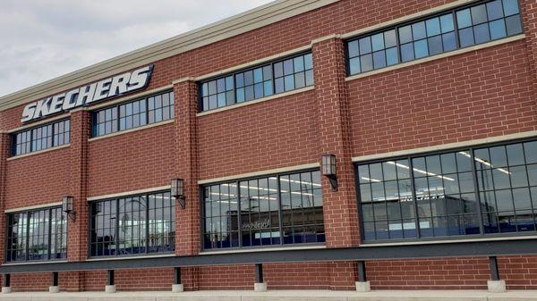 SKECHERS Warehouse Outlet