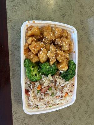 sesame chicken, broccoli & fried rice