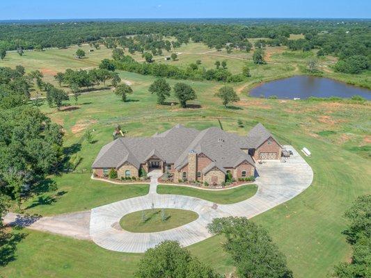 Find Country Estates with Erhardt Group