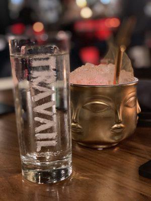 Travail ice in the whisky drink