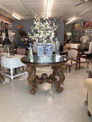 Round entry table mirrored top