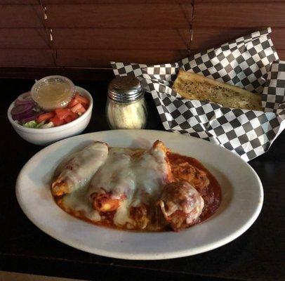 Stuffed Shells and Garlic bread