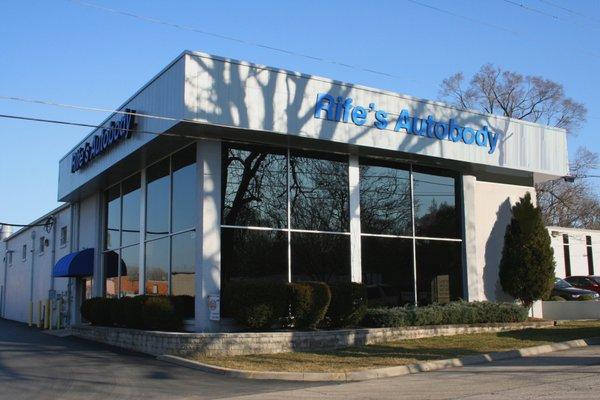 Rife's Autobody's Grandview facility is located at 2300 Cardigan Avenue, Columbus, Ohio 43215