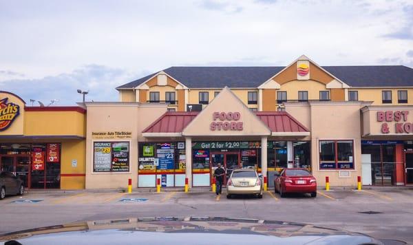 Food Store connected with this Shell Station opens 24/7.