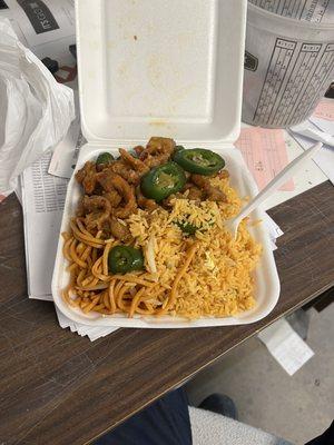 This is the "Bowl" option, Combo A. I ordered spicy chicken and half rice half chow mien.