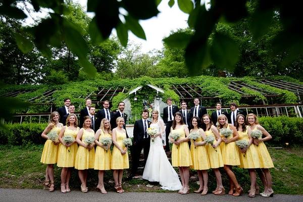 The wedding party at a country wedding.  Image by theblondephotographer.com.