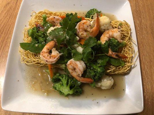 Crispy noodle plate with shrimp and vegetables