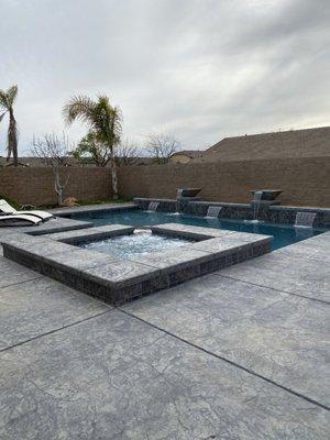 Backyard spa & retreat thank to Advanced pools in Hanford.