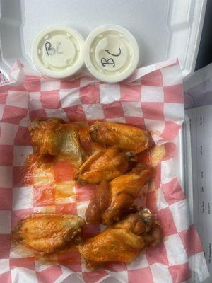 6 pc hot wings with blue cheese