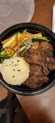 Steak tip dinner,served with vegetables & mashed