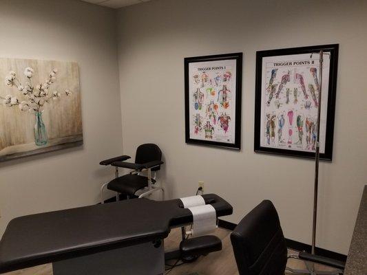 Scoliosis doctor | Therapy Table Room