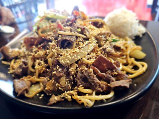 Mongolian bbq noodles with chicken and beef and veggies