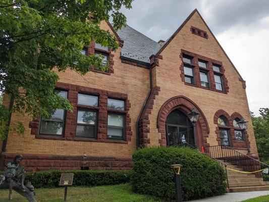 New Milford Public Library