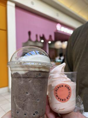 Oreo smoothie with strawberry popping boba and Hokkaido milk and Peach cheese ice cream