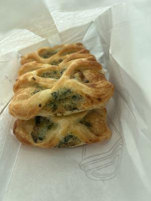 Spinach & feta croissant