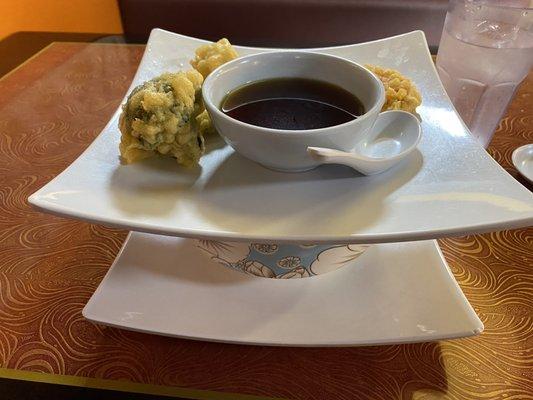 Vegetable tempura (on the soup bowl)