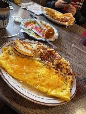 Veggie Omelette with Hashbrowns and an English muffin