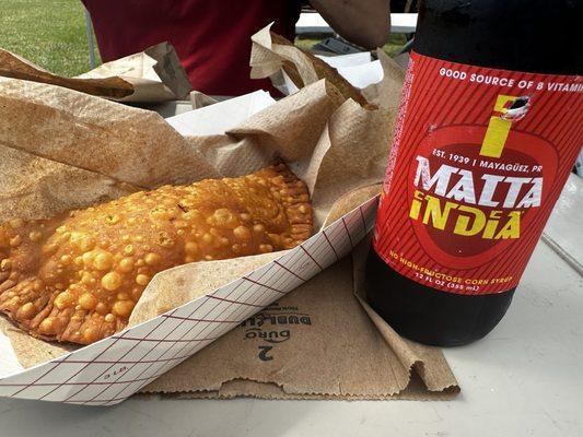 Empanada & Malta