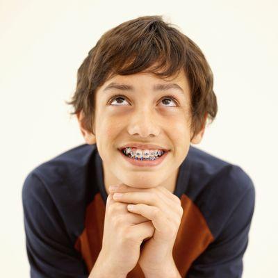 FOODS TO AVOID WITH BRACES:⁠
⁠
 Chewy foods -- bagels, licorice ⁠
 Crunchy foods -- popcorn, chips, ice ⁠