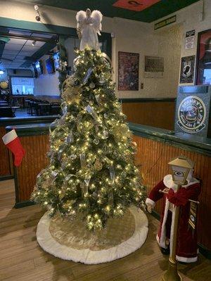 Spankys bar and Grill is ready for Christmas ! What a lovely tree..