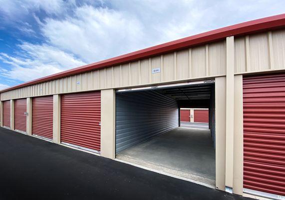 Double entry self storage options allows easy access and the ability to store large items like vehicles and boats.