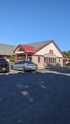 The entrance to Golden Corral.