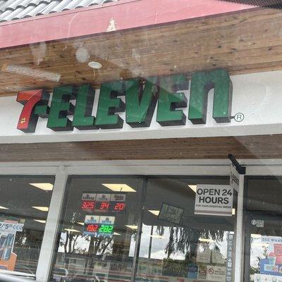 Front of the 7-Eleven